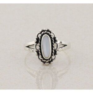 Sterling Silver Mother of Pearl Ring Size 8